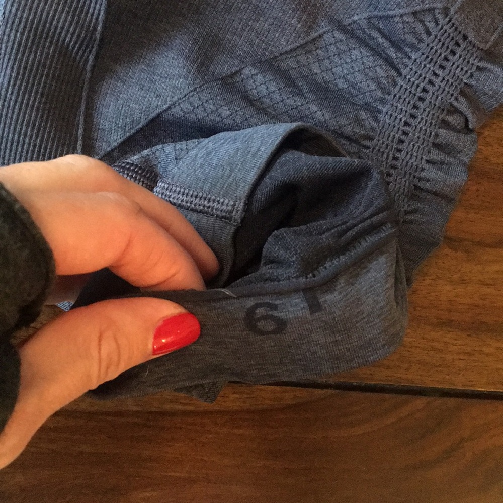 Lululemon in the flow crop II - navy - Picture 6 of 6